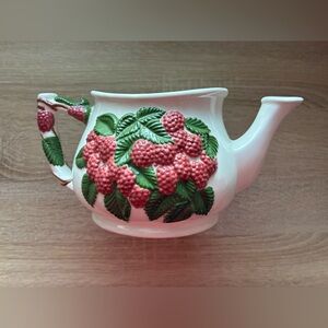 Vintage Atlantic Mold Raspberries Teapot with Lid - Cottagecore Decor 🍓✨🍓✨🍓